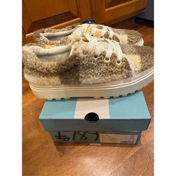 Woman’s new Toms lace up lug faux fur plaid lace up sneakers size 7.5 - Picture 6 of 6